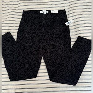 Old Navy Stevie pull on leopard print chino pants